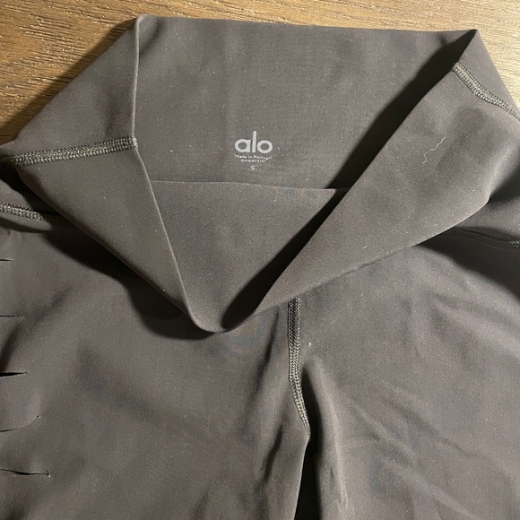 Alo - warrior shorts - Picture 4 of 4